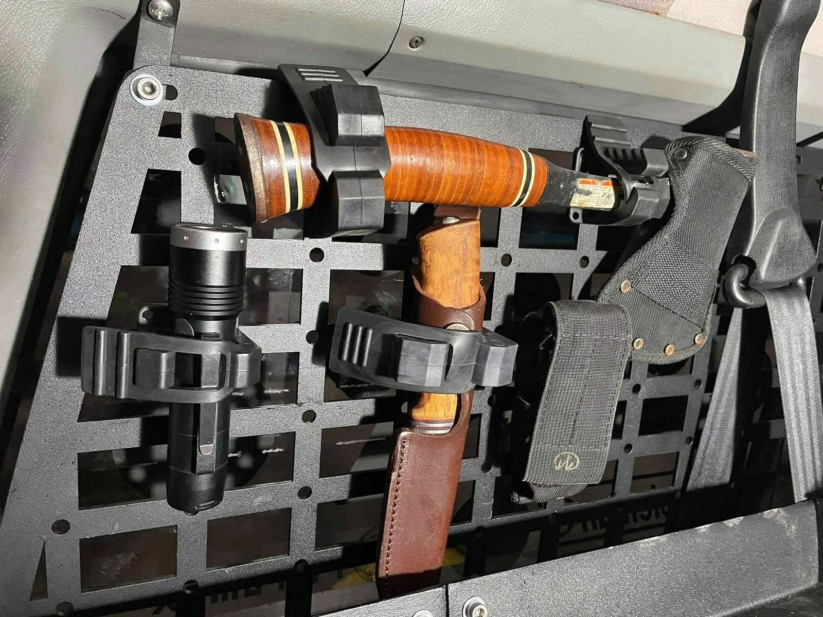 แผ่น MOLLE ภายในห้องโดยสาร Jeep Cherokee XJ รูปที่ 4