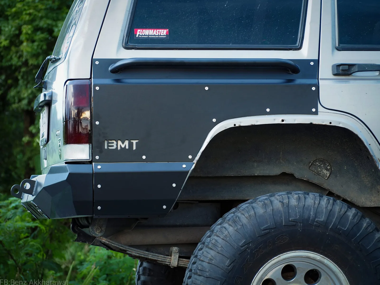 แผ่นกันข้างท้าย (Quarter Panel Armor) Jeep Cherokee XJ