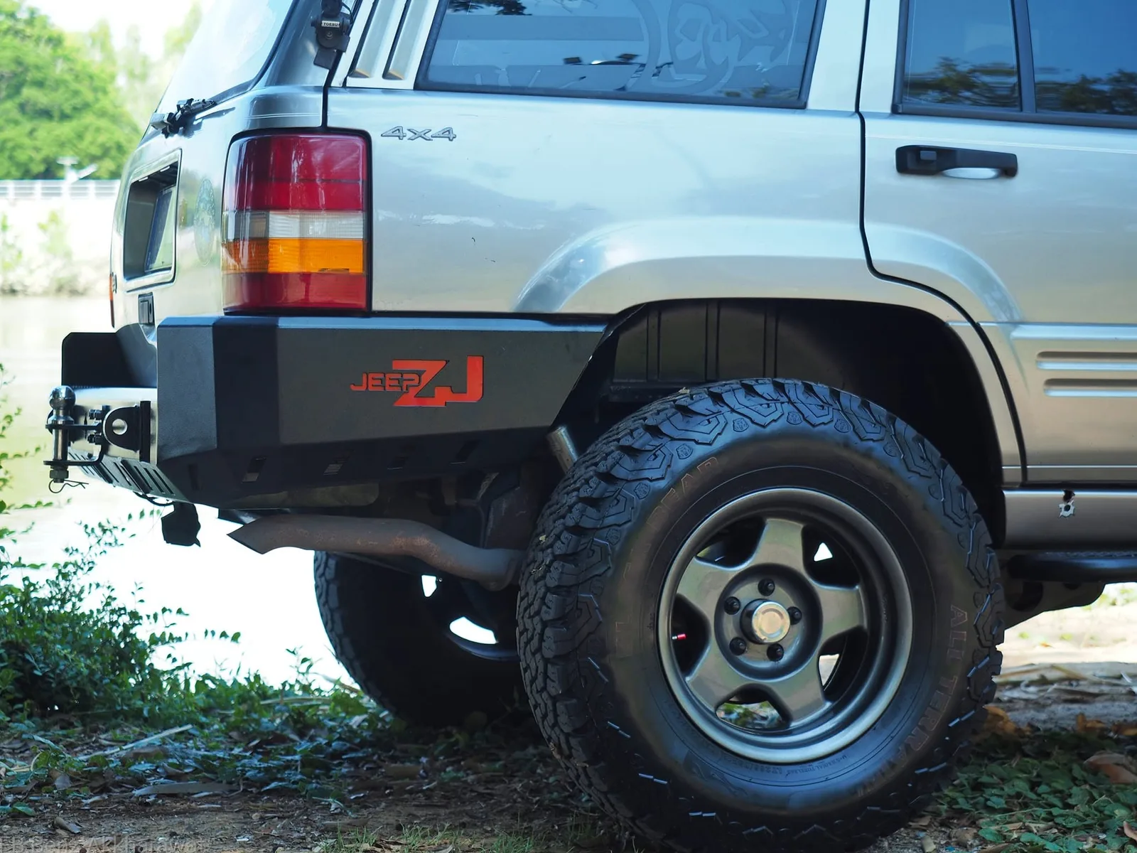 กันชนหลังเหล็ก Jeep Grand Cherokee ZJ